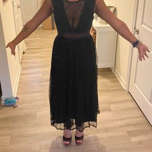 Lulu’s Black Lace Midi Dress